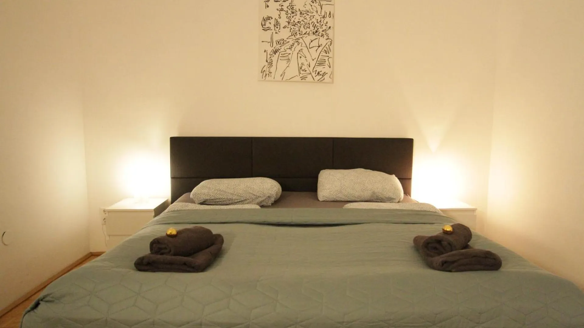 Home Sweet Home - Stephansdom II Vienna 0*,  Austria